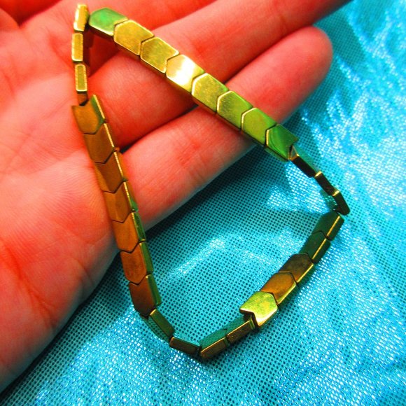 Gold Titanium Hematite Arrows 7" Stretchy Gemstone Bracelet - Picture 1 of 3